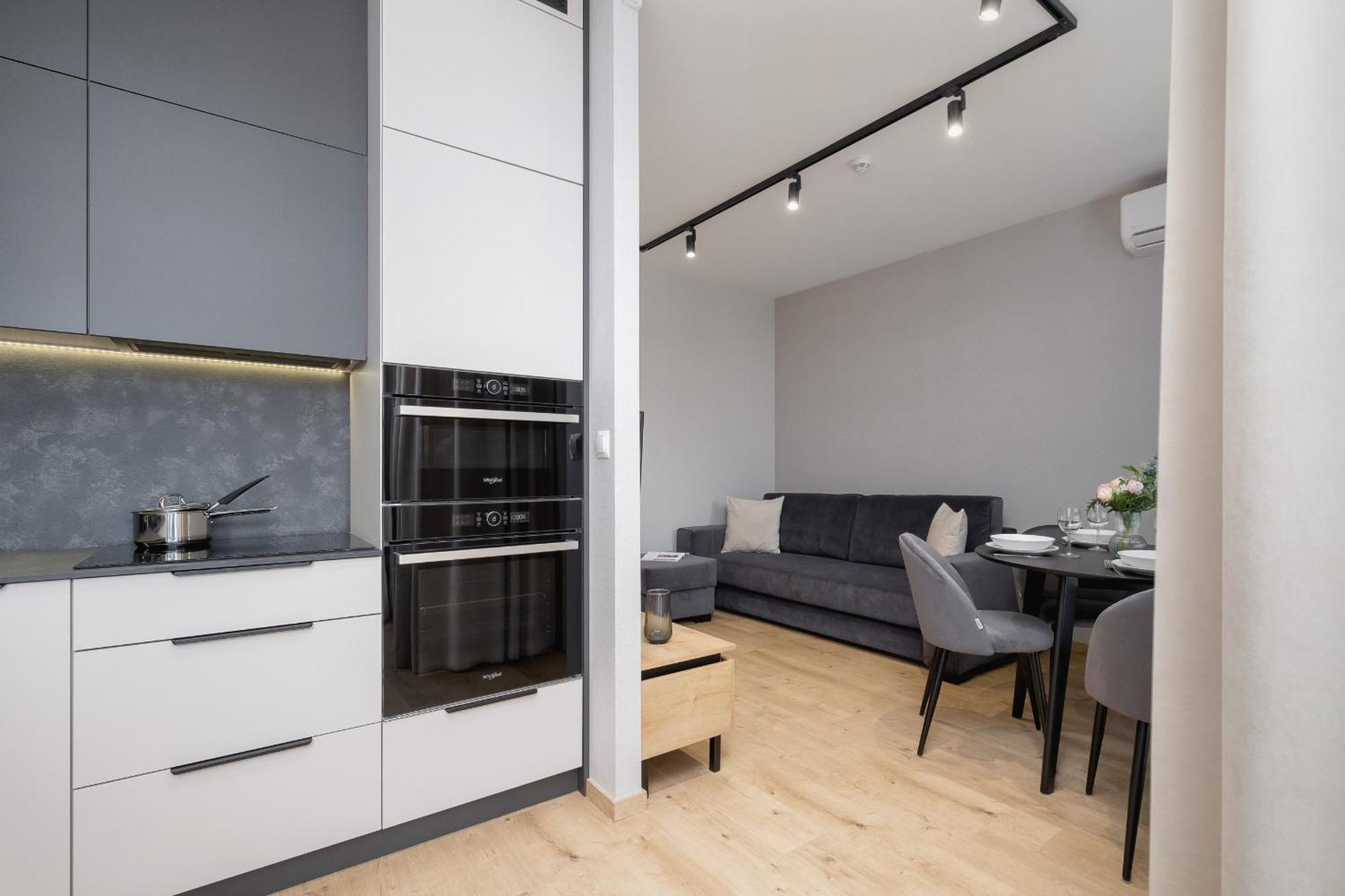 Bright Apartment In Krakow With Garden, Air Conditioning, Parking And Desk By Renters Prestige Exterior foto
