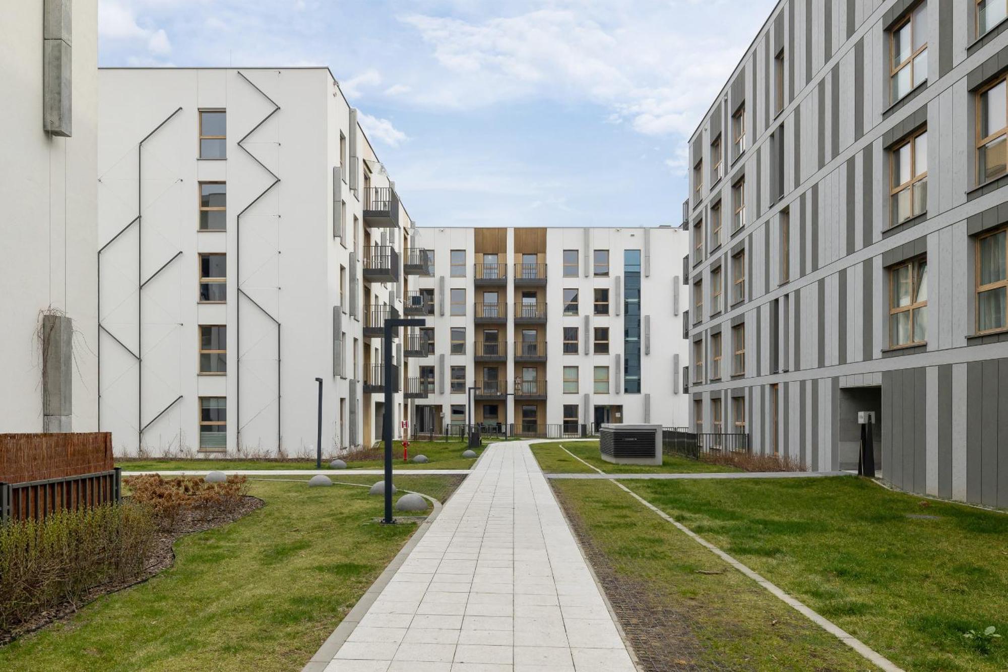 Bright Apartment In Krakow With Garden, Air Conditioning, Parking And Desk By Renters Prestige Exterior foto